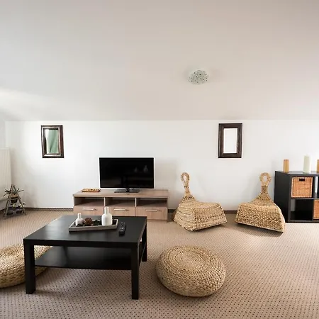 Onyx Mamaia Villa *
