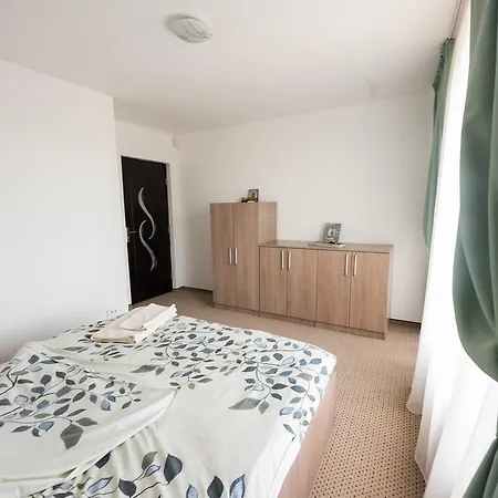 Onyx Mamaia